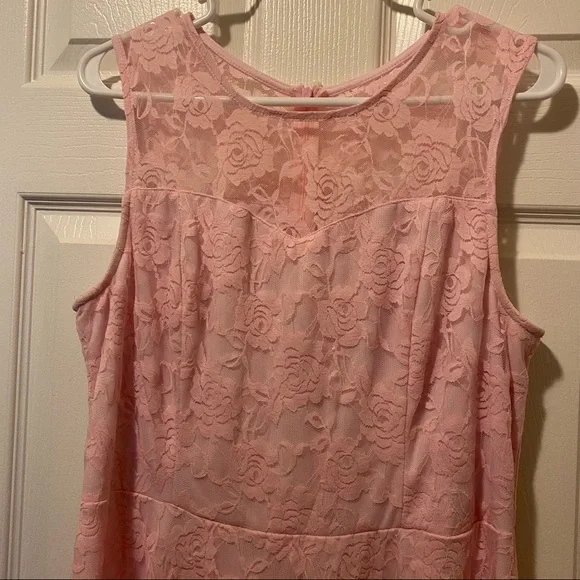 Lace Dress - Picture 3 of 5